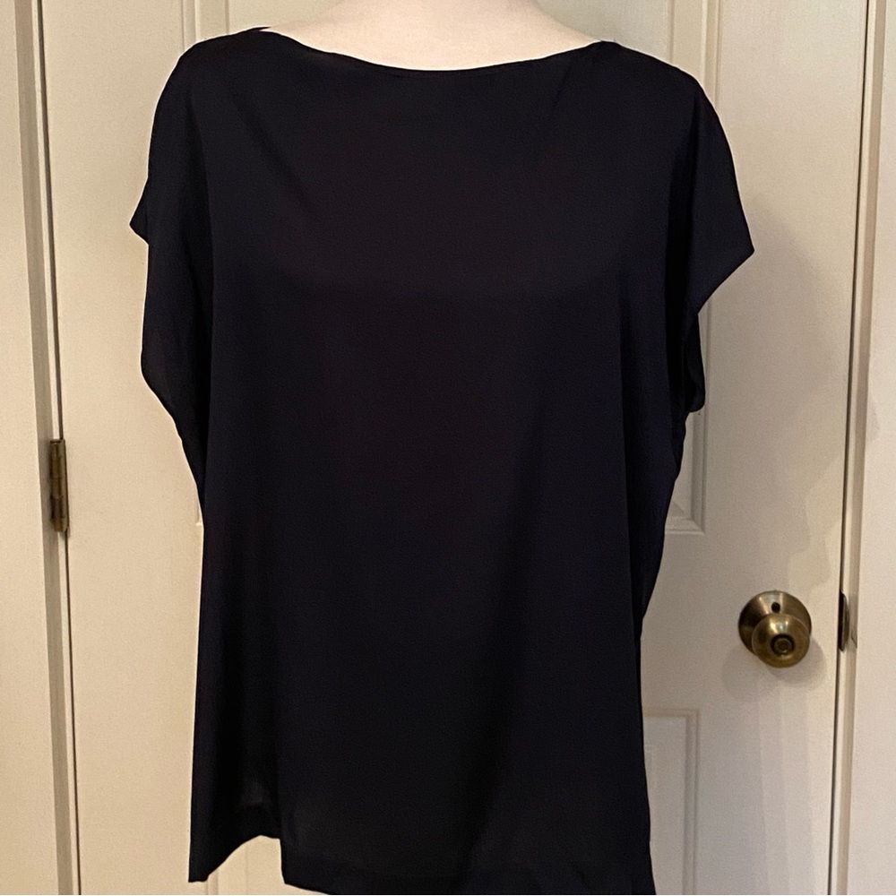 VINCE TOP BLOUSE NAVY BLUE SILK BOAT NECK EXTENDED SHOULDERS KEYHOLE BOXY SIZE S